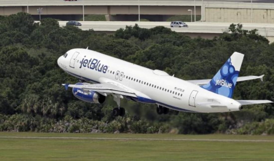 ABD'nin Florida eyaletindeki bir uluslararası havalimanına iniş yapan hava yolu