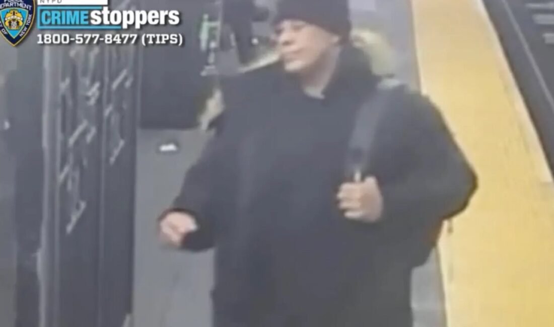 New York’un Brooklyn kentinde polis, metro istasyonunda ve sokakta kadınları