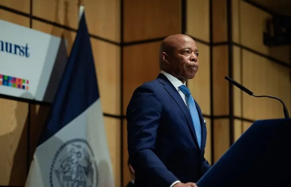 New York Belediye Başkanı Eric Adams, bugün New York Şehri Kayıt ve