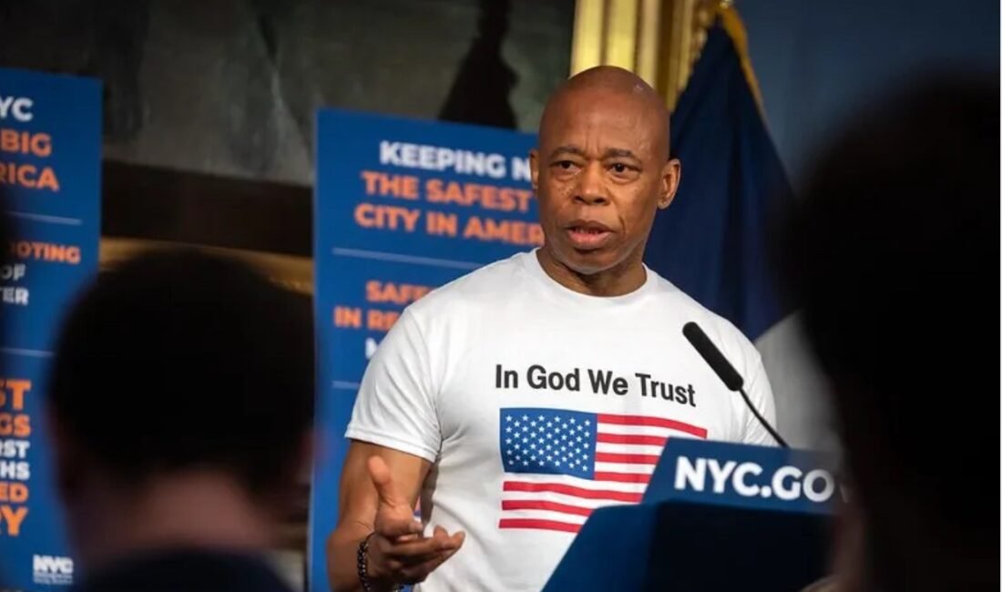 New York Belediye Başkanı Eric Adams, bugün kamuoyu karşısına beklenmedik