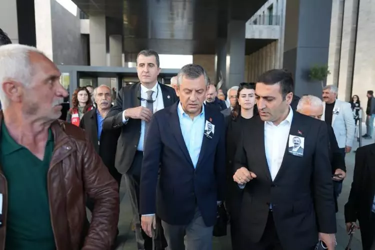 CHP Genel Başkanı Özgür Özel, Sırrı Süreyya Önder'in anma töreni