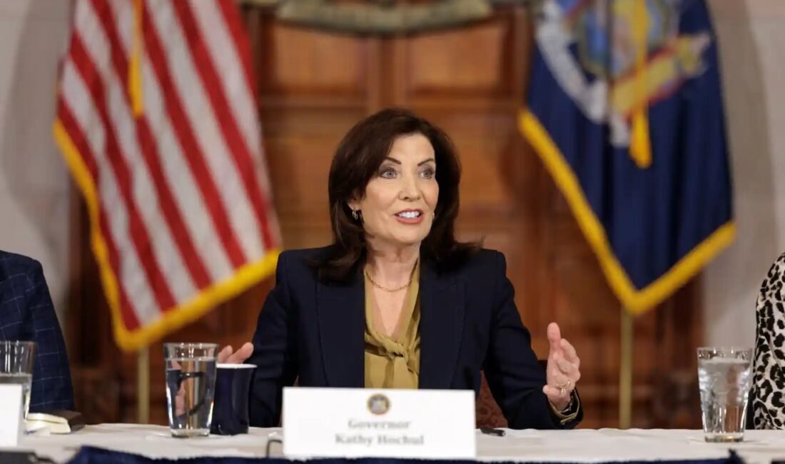 NEW YORK — New York Valisi Kathy Hochul, Salı günü