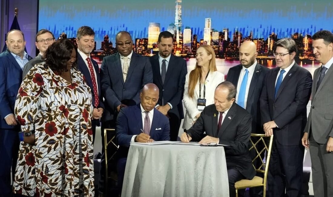 NEW YORK — New York Belediye Başkanı Eric Adams ile