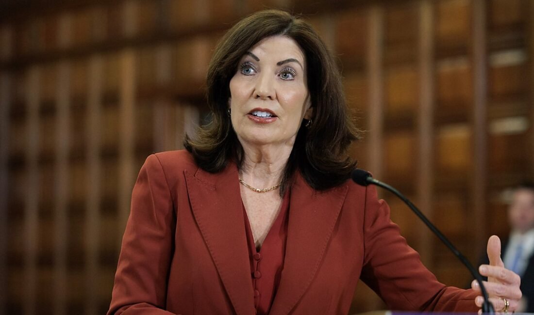 New York Valisi Kathy Hochul, Perşembe günü Temsilciler Meclisi Denetim