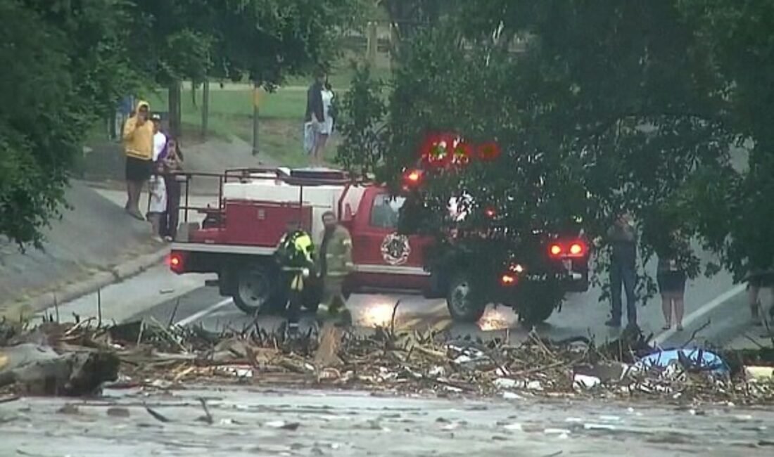 Teksas – Teksas’ta meydana gelen tarihi sel felaketi eyaleti yasa