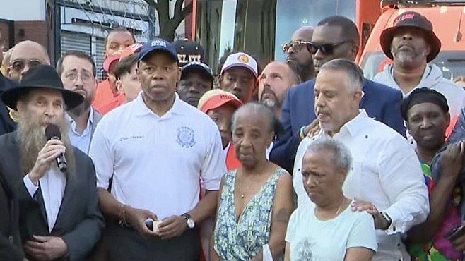 New York Belediye Başkanı Eric Adams, Pazartesi günü Crown Heights’ta