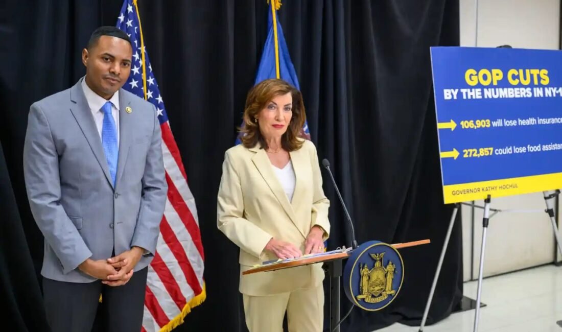 Hasan Çelik/Türk USA News New York Valisi Kathy Hochul ve