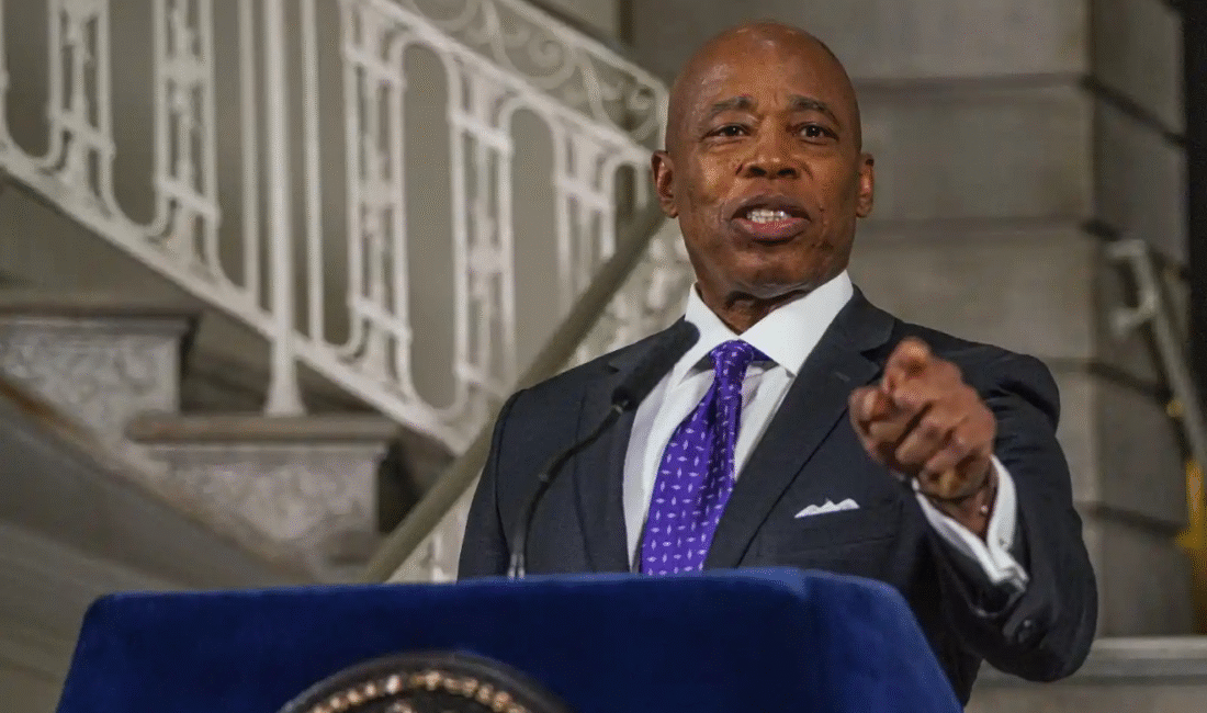 NEW YORK — New York Belediye Başkanı Eric Adams, görev