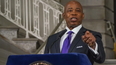 NEW YORK — New York Belediye Başkanı Eric Adams, görev