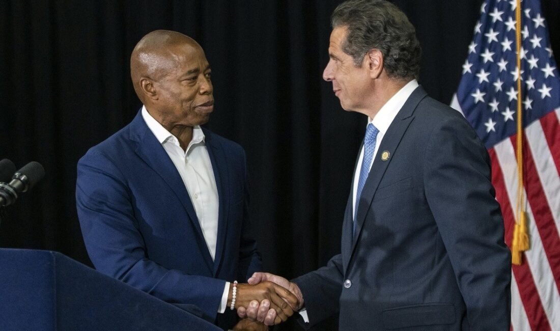 NEW YORK — Belediye Başkanı Eric Adams, erken oylamanın başlamasına