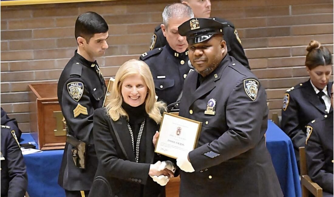New York Polis Teşkilatı’nda (NYPD) düzenlenen terfi töreninde, dedektiflik rütbesine