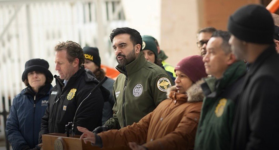 New York’ta etkisini artıran kış fırtınası nedeniyle kent genelindeki tüm