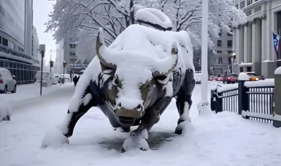 New York’u etkisi altına alan şiddetli kış fırtınası, kentin simge