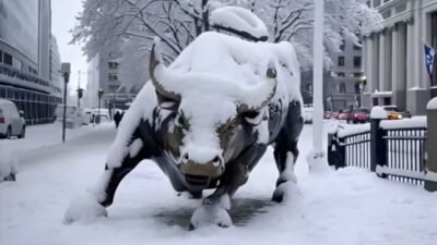 New York’u etkisi altına alan şiddetli kış fırtınası, kentin simge