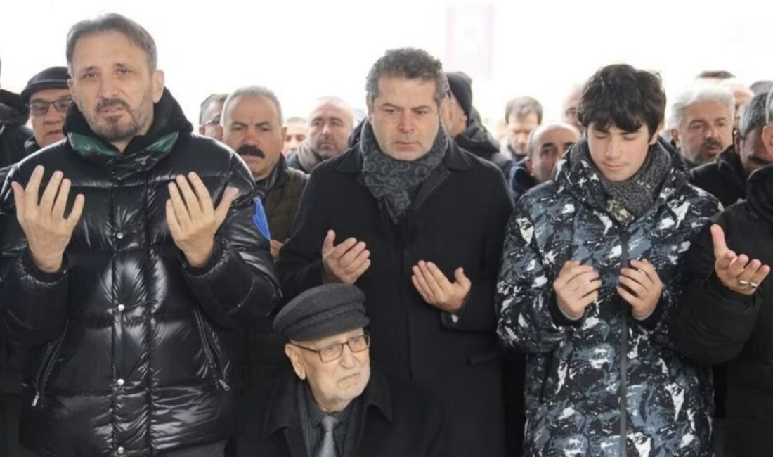 Gazeteci Cüneyt Özdemir’in hayatını kaybeden annesi Hamiyet Özdemir, memleketi Çorum’da