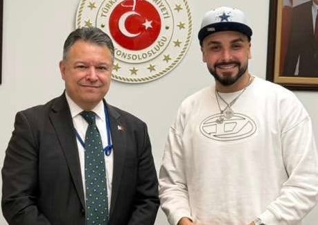 NEW YORK - Türk müzisyen ve söz yazarı Seyfullah Sağır,