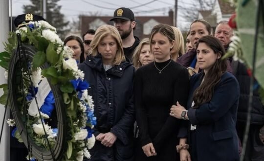 ABD’nin New York City kentinde, görev başında hayatını kaybeden Birinci Sınıf Dedektif Jonathan