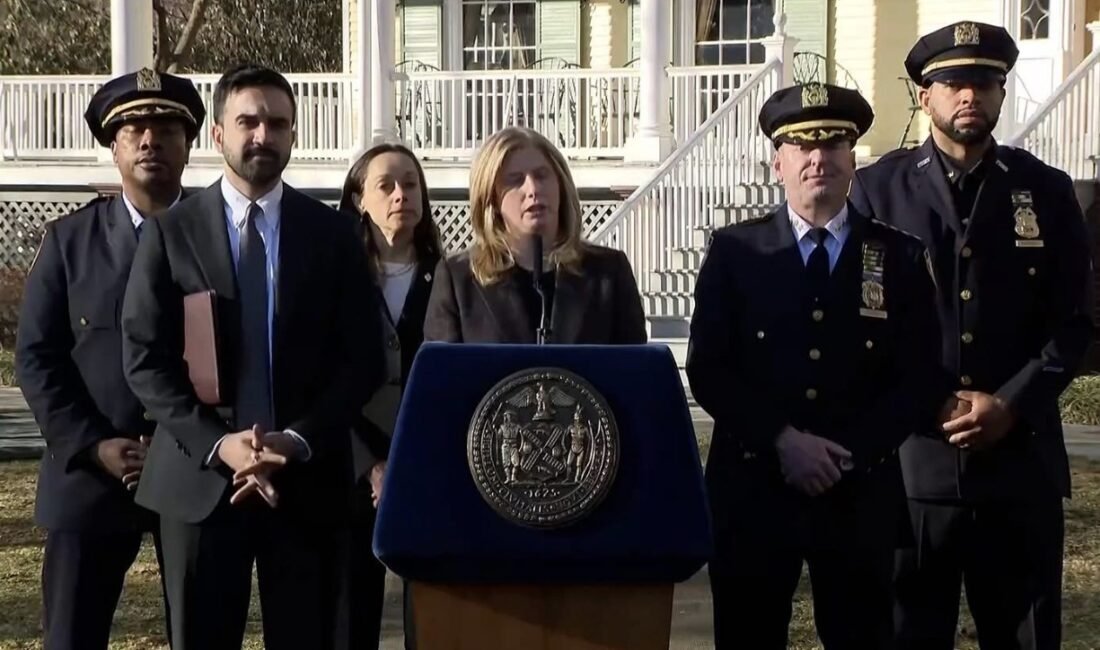 NEW YORK - New York polisi ve FBI, Gracie Mansion