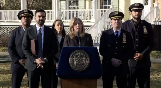 NEW YORK - New York polisi ve FBI, Gracie Mansion