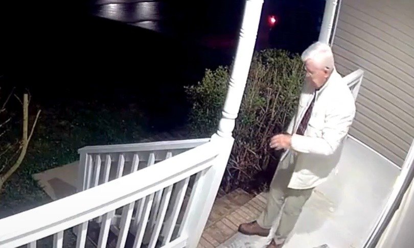 ABD’nin Tennessee eyaletinde yaşayan 78 yaşındaki kurye Richard Pulley, bir müşterisinin çektiği kısa