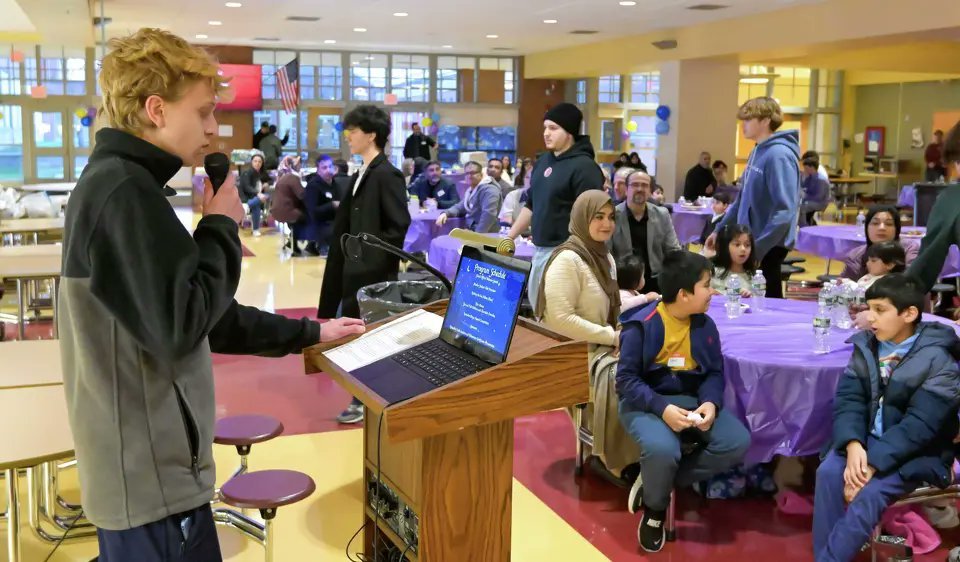 ABD’nin Connecticut eyaletinde Türk öğrenci Selim Yavuz’un öncülüğünde, Türk ailelerinin