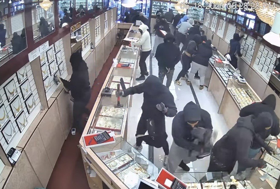 ABD’de film sahnelerini aratmayan bir soygun olayı ülke gündemine oturdu. California eyaletinin