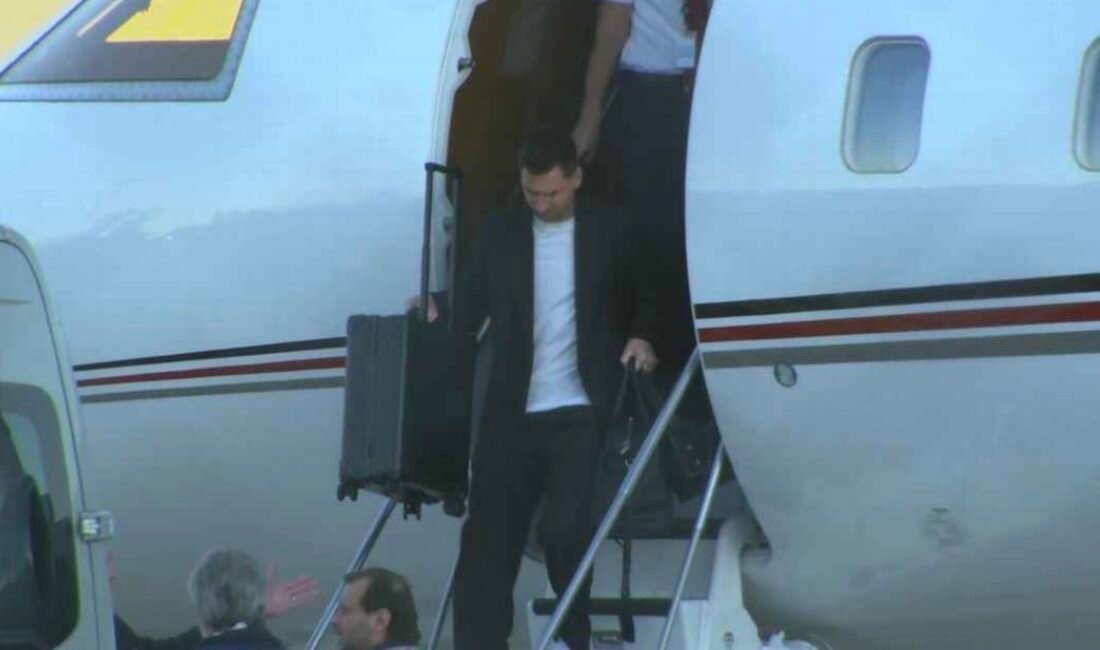 Lionel Messi, yaklaşan FIFA Dünya Kupası öncesinde Arjantin Milli Takımı kampına katılmak