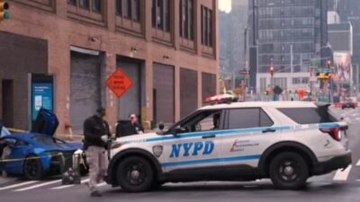 ABD’nin New York City kentinde, Manhattan bölgesinde bulunan Batı 43. Cadde’deki bir otoparkta lüks