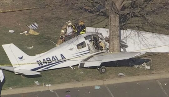 ABD’nin Pensilvanya eyaletine bağlı Philadelphia kentinde meydana gelen küçük uçak kazası paniğe neden oldu.