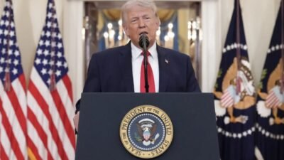 ABD Başkanı Donald Trump, İran'ın Hürmüz Boğazı'nı kapatmasıyla dünya piyasalarını sarsan