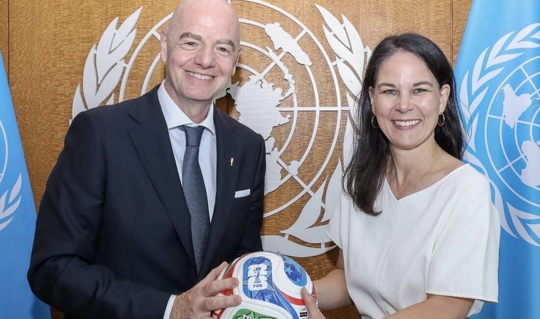 Gianni Infantino, New York’ta Annalena Baerbock ile bir araya gelerek,