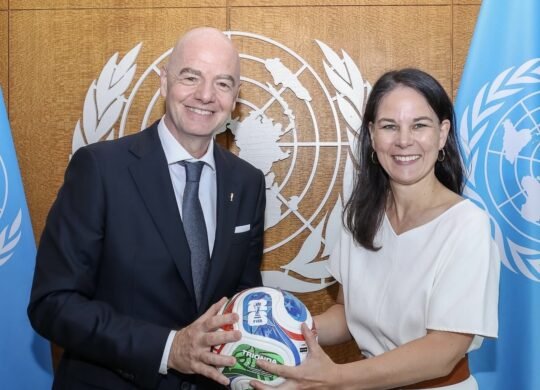 Gianni Infantino, New York’ta Annalena Baerbock ile bir araya gelerek,