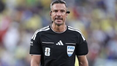 Dünya futbolunun son yıllardaki en saygın hakemlerinden biri olarak gösterilen