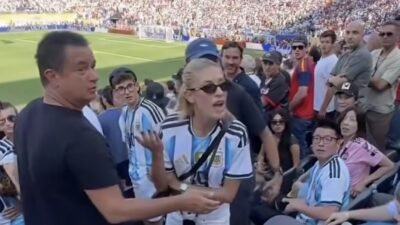 İspanya ile Arjantin arasında oynanan 2026 Dünya Kupası finalini tribünden