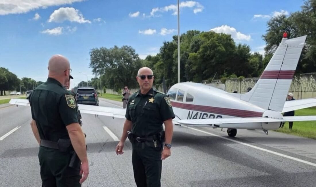 ABD’nin Florida eyaletinde, uçuş sırasında teknik arıza yaşayan uçağı otoyola