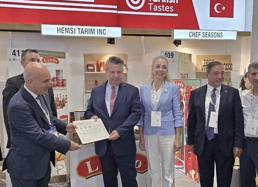 MİAMİ – Türkiye Cumhuriyeti Washington Büyükelçisi Sedat Önal, Miami Beach Fuar